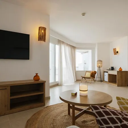Otel Caramelo Marina Calan Bosch - Adults Only Cala en Bosch